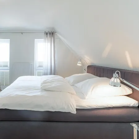 Vis A Vis Zum Schloss