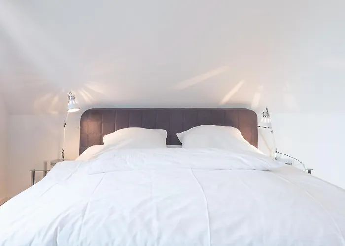 Vis A Vis Zum Schloss *